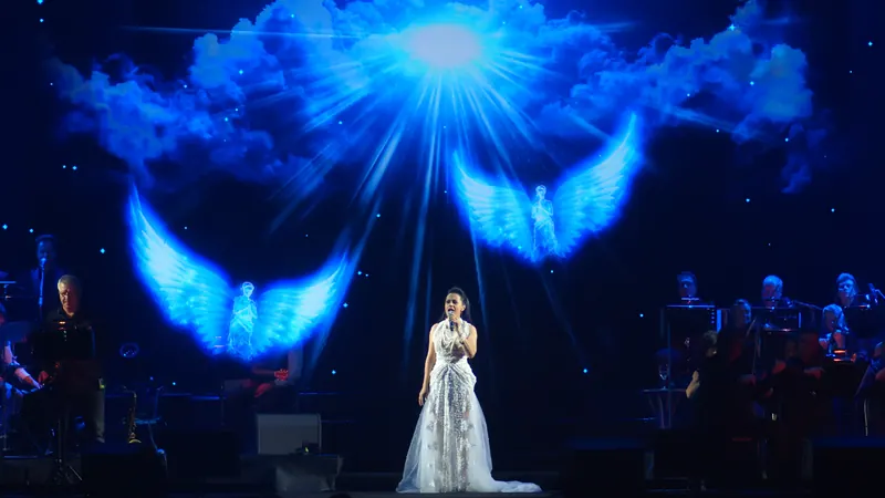 Holografická pódiová show pro vánoční galakoncert Lucie Bílé