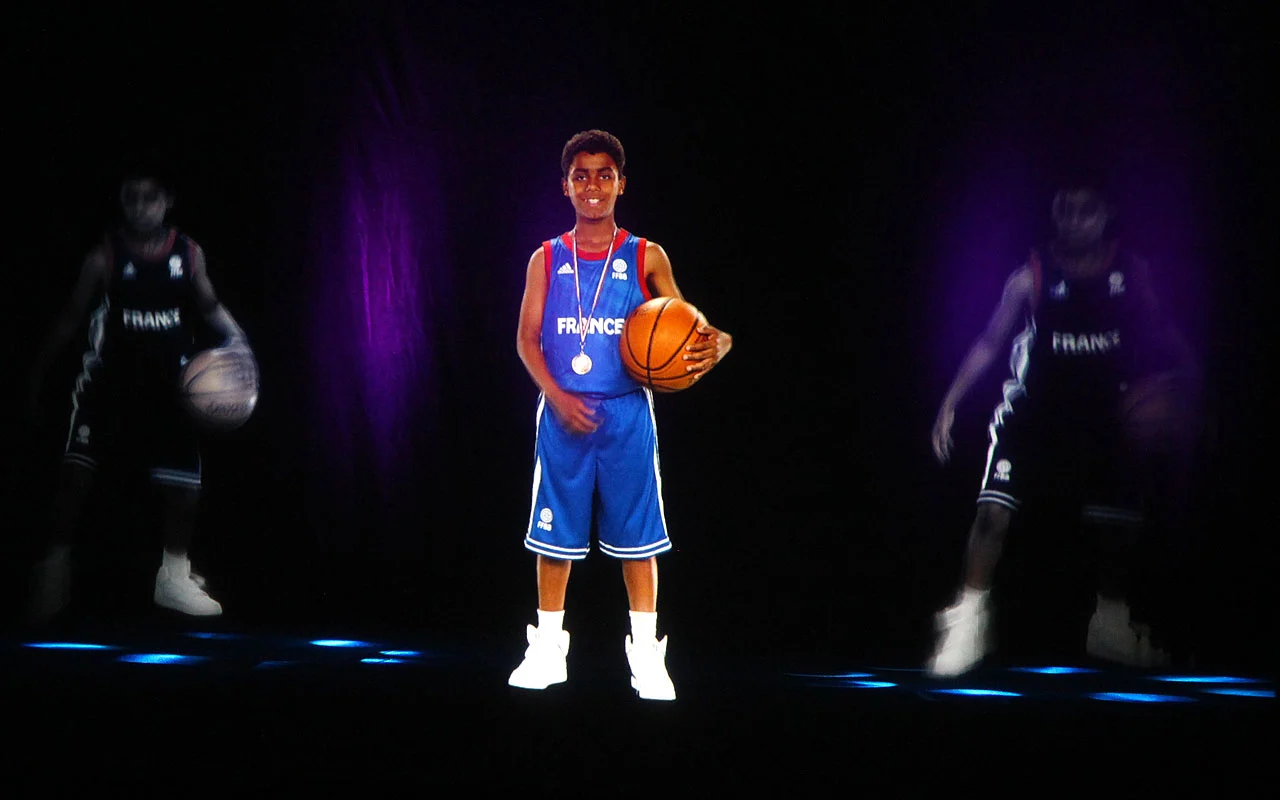 Virtuální basketbalista v životní velikosti — realizace SCREENRENTAL.EU